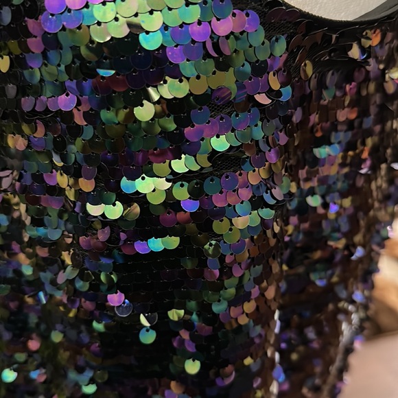 NWT  FOREVER 21 WOMEN Sequins top ,size small - Picture 3 of 10